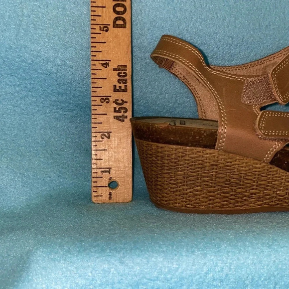 CLARKS COLLECTION Cushion Soft wedges basket weave look velcro closures size 9 - Picture 9 of 9